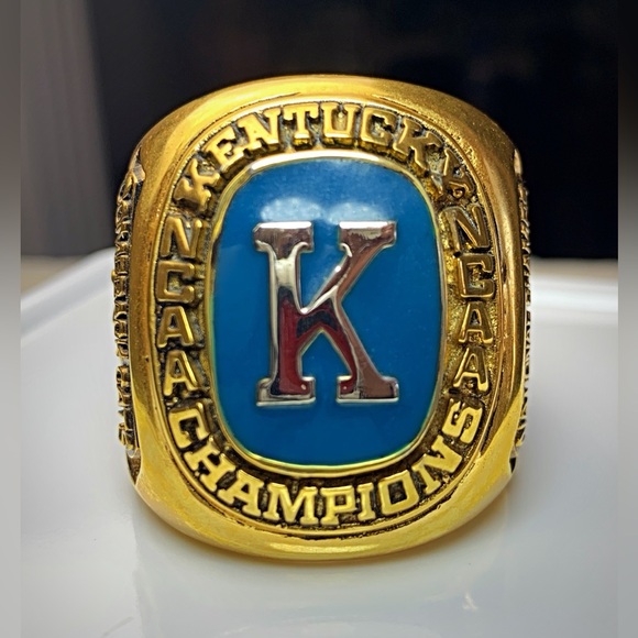 Kentucky Wildcat 98 Comeback Cats Team Ring Paper Weight - RARE - Picture 1 of 8